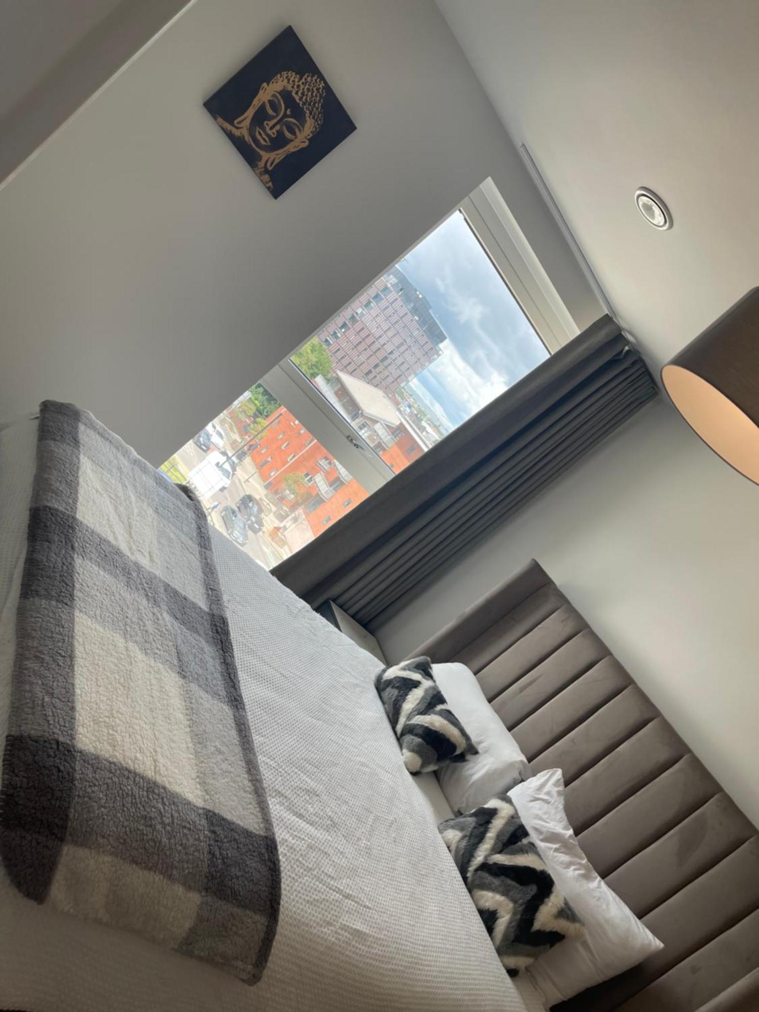 Modern 2 Bedroom City Centre Apartment W Balcony 맨체스터 외부 사진