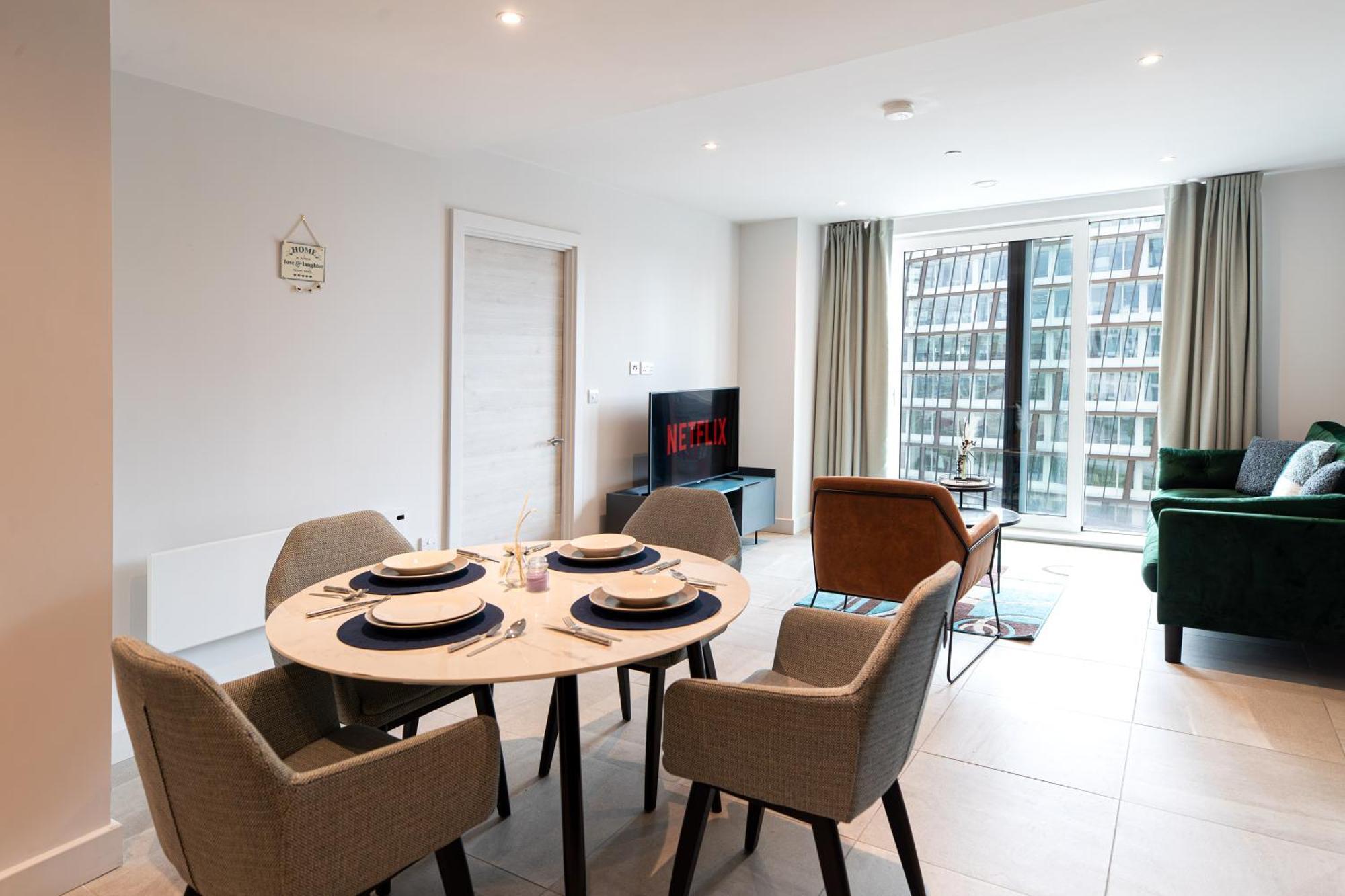 Modern 2 Bedroom City Centre Apartment W Balcony 맨체스터 외부 사진